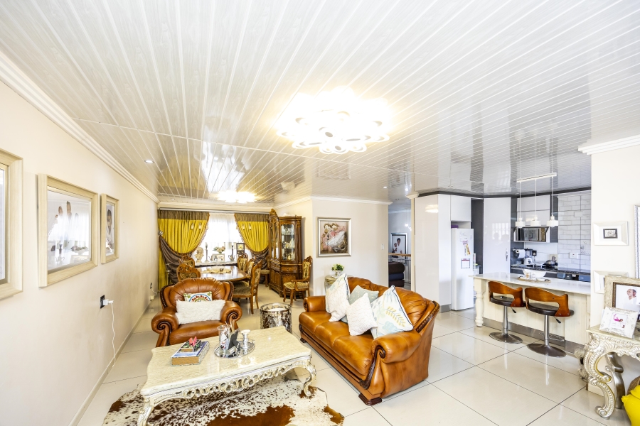 5 Bedroom Property for Sale in Beacon Bay North Eastern Cape